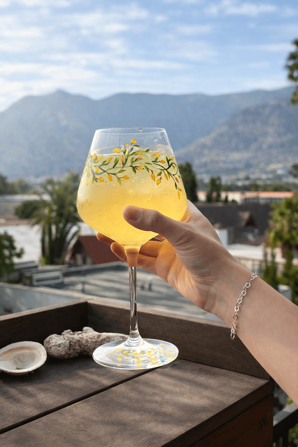 Copas PÁTINA en un contexto de mesa